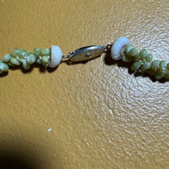 Hawaiian Sunrise shell necklace - Picture 3 of 5